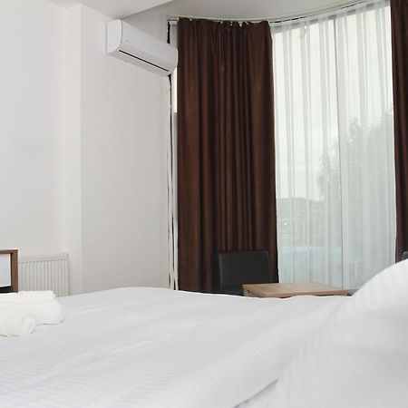 Hotel Andalus Скопье Экстерьер фото