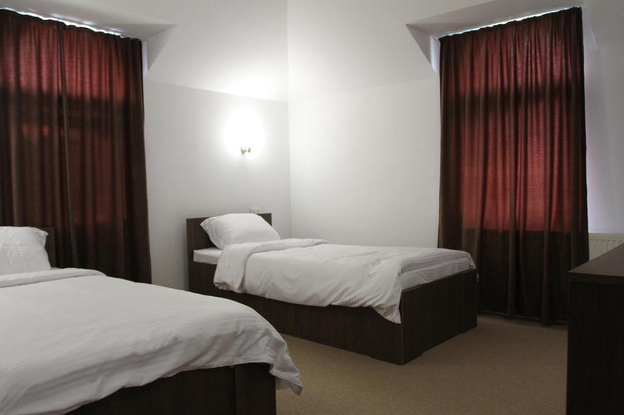 Hotel Andalus Скопье Экстерьер фото