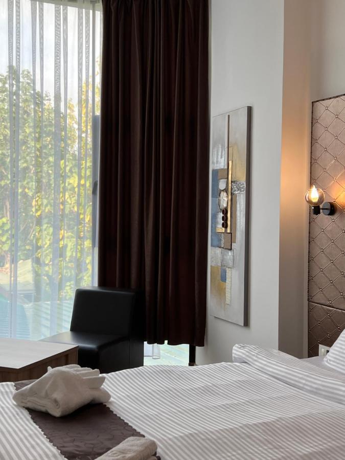 Hotel Andalus Скопье Экстерьер фото